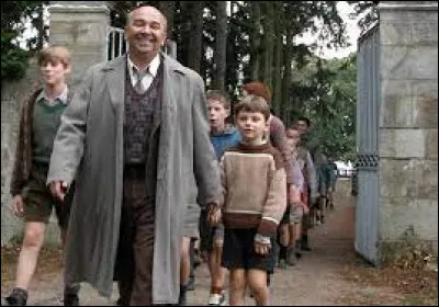 Dans le film "Les Choristes", quel est le métier du personnage incarné par Gérard Jugnot ?