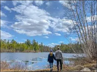 Le lac J'En-Peux-Plus est un lac au Canada. Vrai ou faux ?