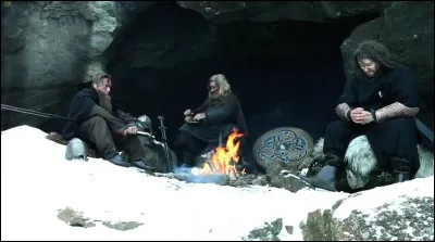 Complétez : 
"Hatrið finn ég kröftugt..."