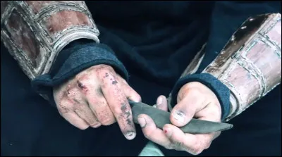 Complétez : 
"Heiðin býr að hættum..."