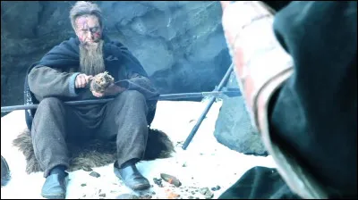 Complétez : 
"Hatrið inn í hugann..."