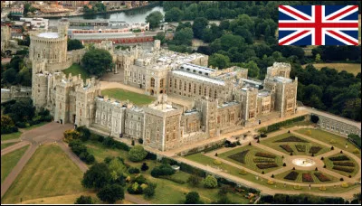 Quelle est cette ville anglaise situ&eacute;e au bord de la Tamise, c&eacute;l&egrave;bre pour son ch&acirc;teau, r&eacute;sidence secondaire des souverains britanniques ?