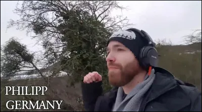 Complétez : 
"Múspell..."