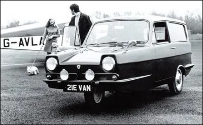 Surprenante cette anglaise des années 70 avec seulement trois roues. C'est une...