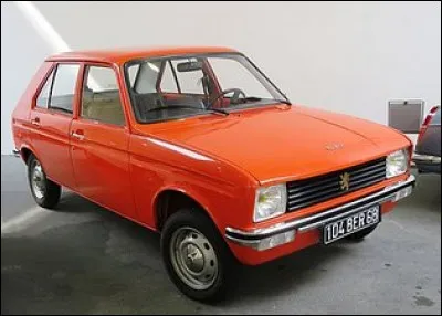 Cette Peugeot 104 de 1972 était une première mondiale pour une 4 portes. Laquelle ?