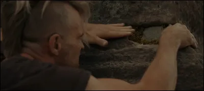 Complétez : 
"Um das einst gelobte..."