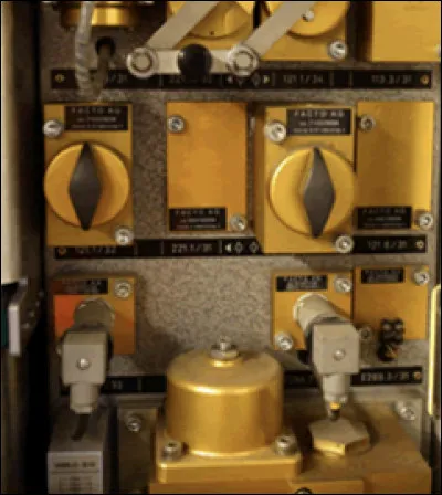 Quels éléments disolement et de commande se trouvent sur le tableau pneumatique PTL1 illustré ?