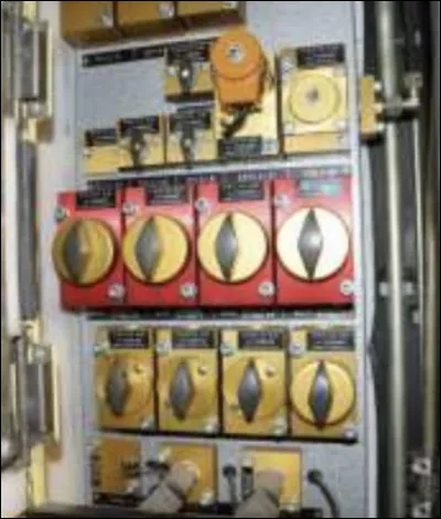 Quels éléments disolement et de commande se trouvent sur le tableau PTL 2 illustré ?