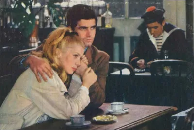 Le film musical "les Parapluies de Cherbourg" reçoit la Palme d'or au Festival de Cannes / Transfert des cendres de Jean Moulin au Panthéon et discours marquant d'André Malraux. C'était en ...