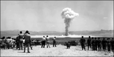Le film de Fellini "La dolce vita" reçoit la Palme d'or au Festival de Cannes / Explosion de la première bombe atomique française. C'était en ...