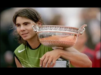 Les Français votent non à 54 % au référendum sur le traité constitutionnel européen / Première victoire de Nadal à Roland Garros. C'était en ...