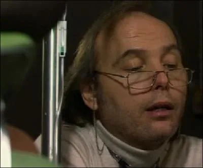 Le docteur arrive-t-il  extraire le poison du corps de Chev ?