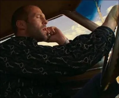 Qui appelle-t-il en premier dans sa voiture ?