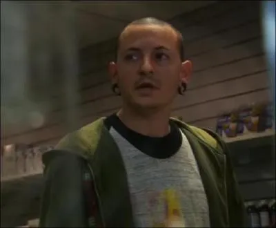 Qui fait un camo dans la scne o Chev tente de se procurer de l'pinphrine  l'hpital ?