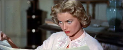 Qui a réalisé "Le Crime était presque parfait"  ?