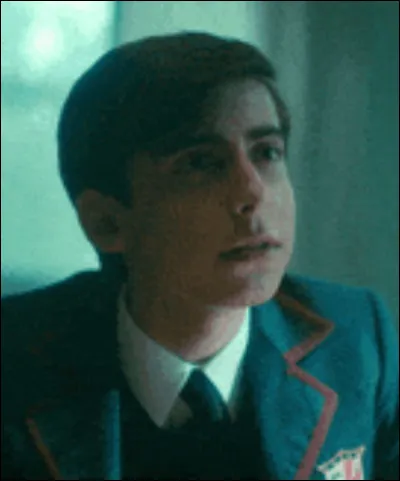 Que fait-il à la fin de la saison 1 ?