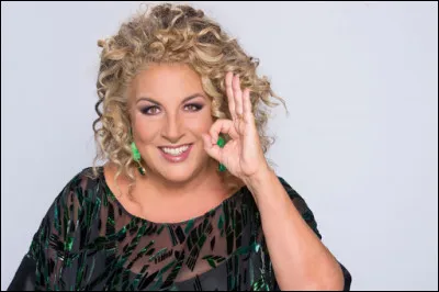 Avant d'être Marianne James, elle fut aussi fondatrice du groupe « Les Swingums », puis endossa le personnage de ...