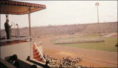 "Oublier Palerme", roman d'Edmonde Charles-Roux reçoit le Prix Goncourt / de Gaulle condamne la guerre du Vietnam dans son Discours de Phnom Penh : c'était en ...