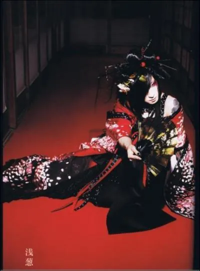 Que porte-t-il sur lui ?