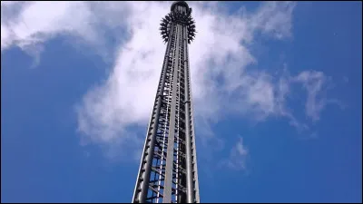 Combien mesure le donjon de l'extrême de Nigloland, la plus haute tour de chute rotative du monde ?
