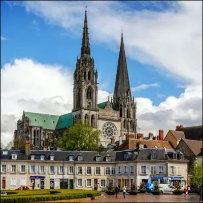 Quelle est la plus grande cath&eacute;drale de France en termes de volume int&eacute;rieur ?