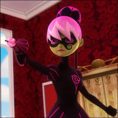 À cause de qui Rose (princesse Fragrance) a-t-elle été acumatisée ?