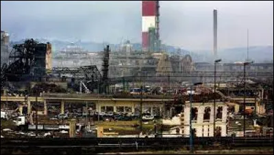 "Rouge Brésil", roman historique de Jean-Christophe Rufin reçoit le prix Goncourt. / Explosion de l'usine AZF à Toulouse :