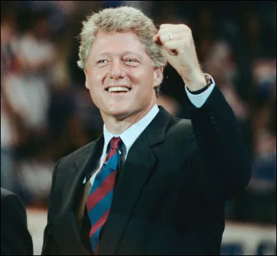 Bill Clinton est élu président des Etats-Unis face au président sortant, George H. W. Bush / Signature du traité de Maastricht qui institue une Union européenne :