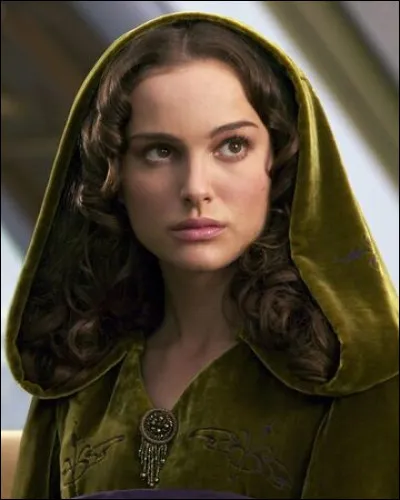 Qui a adopté la fille de Padmé Amidala ?