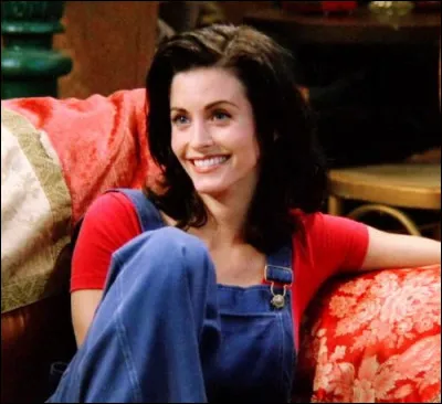 Quel est le métier de Monica ?