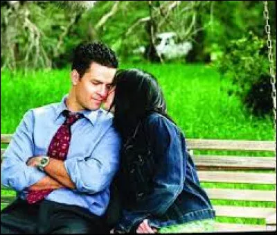 Comment s'appelle le flic qui sera son principal amour ?