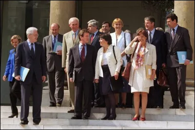 Jospin devient premier ministre de Chirac - c'est la troisième cohabitation / Hong-Kong, colonie britannique depuis 1842, est rétrocédée à la Chine : c'était en ...