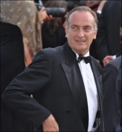 Ce n'est pas véritablement un handicap, mais plutôt une particularité dont est pourvu ce drôle "d'animal de basse-cour"... Laquelle ?