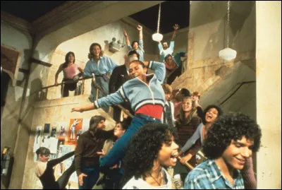 En 1980, dans quel film musical suit-on des étudiants, dont Coco interprétée par Irène Cara, dans une école d'arts de New York ?