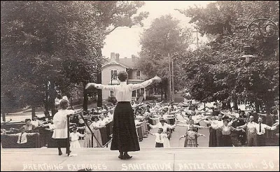 Avant cela, Kellogg donne une nouvelle signification au [...] : « lieu où les gens apprennent à rester en bonne santé, un centre de bien-être ».