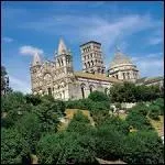 Quelle ville du dpartement de la Charente est clbre pour son festival de BD ?