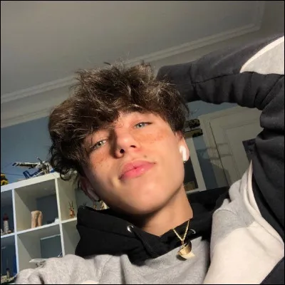 Mon petit ami me demande "c'est quoi être populaire pour toi ?" :