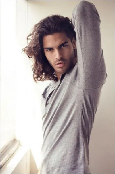 Tu aimes les garçons aux cheveux :