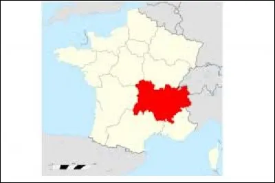 Quelle est la région en rouge ? Cette région est recouverte de montagnes.