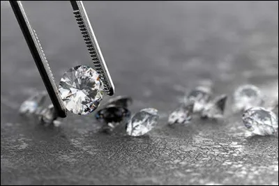 Une tache dans un diamant est un :