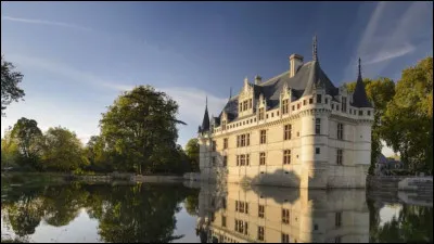 Quel ch&acirc;teau de la Renaissance b&acirc;ti sur une &icirc;le est, selon Balzac, "un diamant taill&eacute; &agrave; facettes serti dans l'Indre"&nbsp; ?