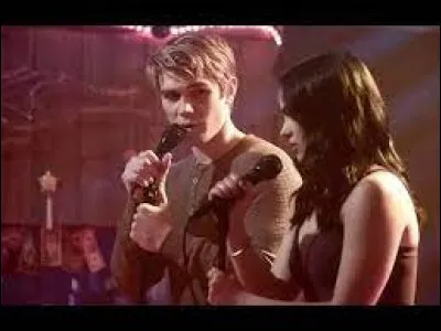 Quel est le titre de la chanson que chantent Veronica, Archie et Betty dans la saison 2 ?