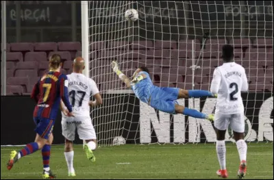 Combien de buts Griezmann a-t-il inscrits environ au cours de sa carrière, en avril 2021 ?