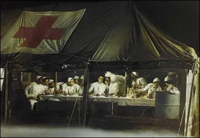 Quelle est cette comédie satirique de 1970 dirigée par Robert Altman, sur la guerre de Corée ?