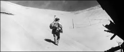 Dans ce film, un homme est fait prisonnier lors d'une marche dans le d&eacute;sert. Quel est ce film ?