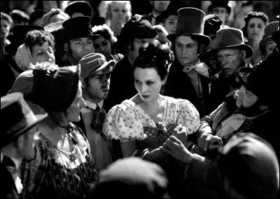 Dans ce film, le mime Baptiste Deburau, par son t&eacute;moignage muet, sauve Garance d'une erreur judiciaire. S'ensuit alors une relation entre ces deux personnes. Quel est ce film ?