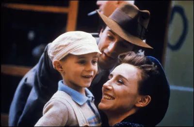 Dans ce film, un homme ayant perdu beaucoup d'argent se jette dans la rivi&egrave;re, le soir de No&euml;l. Quel est ce film ?