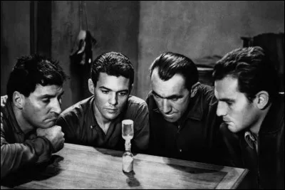 Dans ce film, un homme emprisonn&eacute; pour meurtre partage sa cellule avec 4 prisonniers voulant s'&eacute;vader. Quel est ce film ?