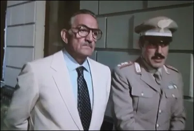 Ce filme raconte les derniers jours du général dalla Chiesa (Lino Ventura), préfet de Palerme plus haute autorité pour lutter contre la mafia, assassiné avec sa femme et son garde du corps par un escadron de mafieux le 3 septembre 1982. Quel est ce film ?