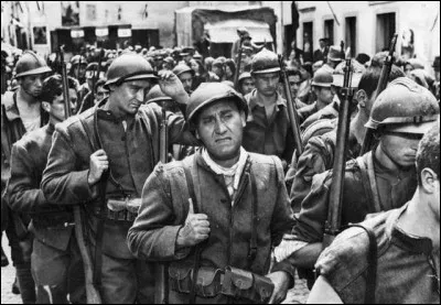 Oreste Jacovacci et Giovanni Busacca se rencontrent dans un quartier militaire en 1916. Ils se retrouvent sur le front, finissent par sympathiser et par devenir amis. Qui réalise "La Grande Guerre" ?